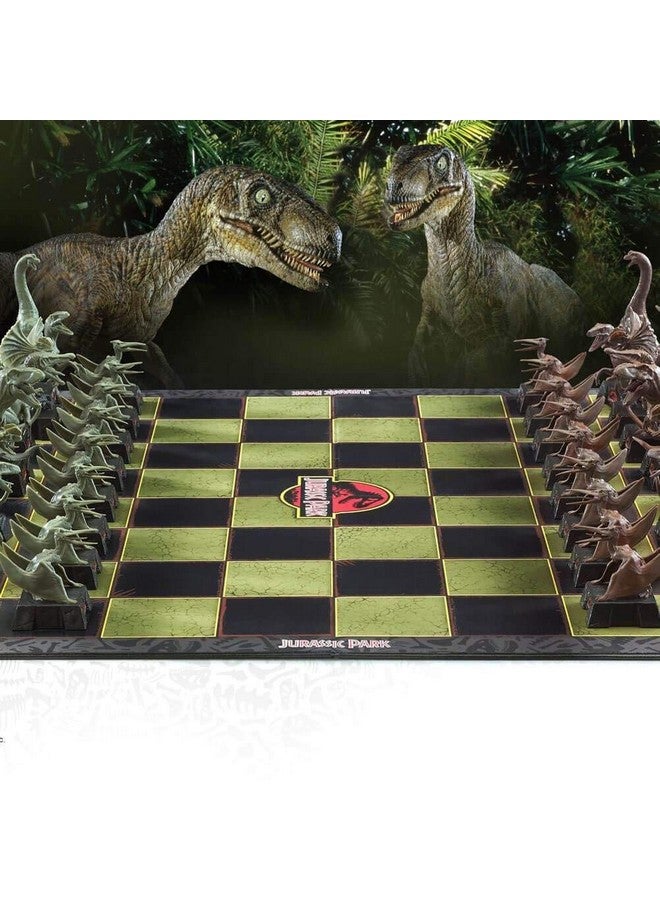 The Noble Collection Jurassic Park Chess Set - Image 2