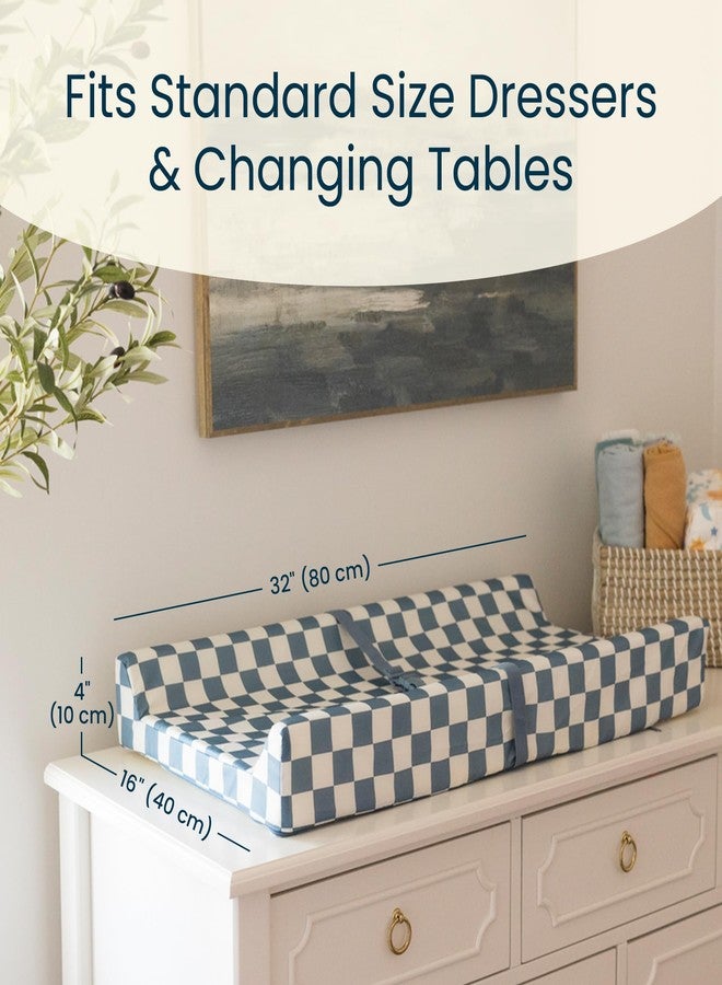 تايني توينكل وسادة تغيير حفاضات صغيرة ومتلألئة للخزانة وطاولة الحضانة - مقاومة للماء وقابلة للمسح ومقاومة للفوضى مع حزام أمان وقاعدة مانعة للانزلاق وغطاء قابل للإزالة والغسل (مربعات زرقاء) - Image 2