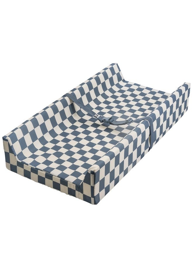 تايني توينكل وسادة تغيير حفاضات صغيرة ومتلألئة للخزانة وطاولة الحضانة - مقاومة للماء وقابلة للمسح ومقاومة للفوضى مع حزام أمان وقاعدة مانعة للانزلاق وغطاء قابل للإزالة والغسل (مربعات زرقاء) - Image 1