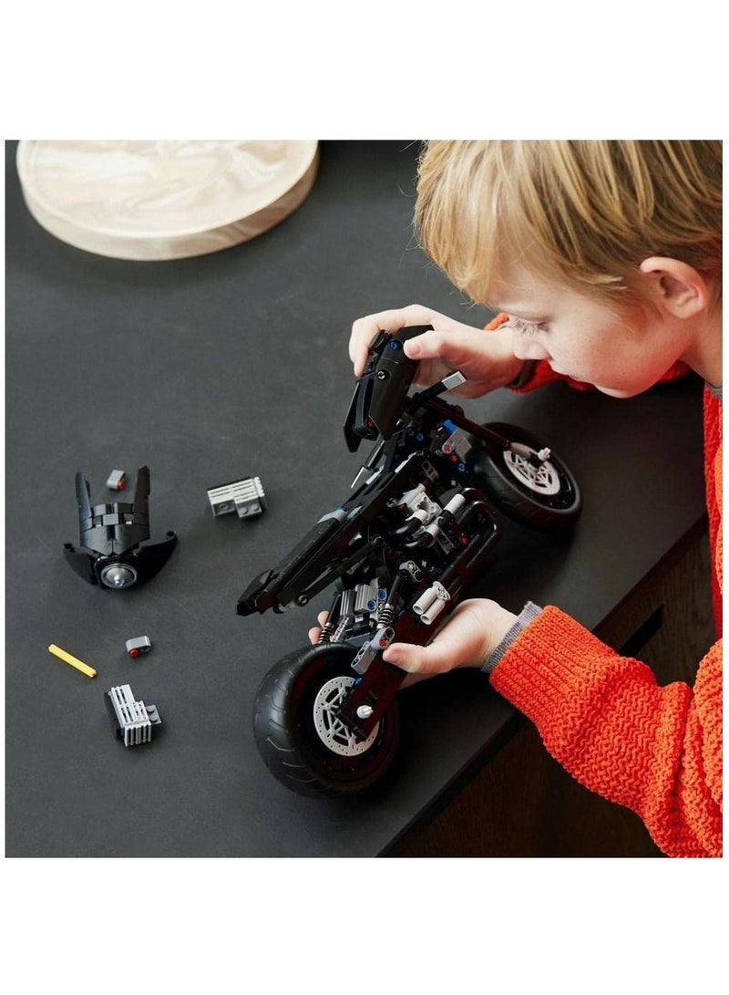 LEGO Technic The Batman Batcycle 42155  - Image 3