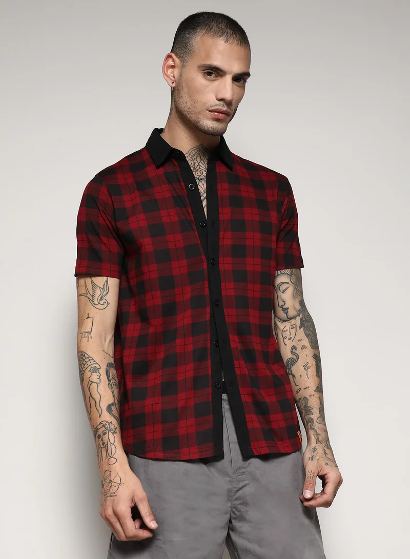 Campus Sutra Men's Red & Black Tartan Plaid Shirt For Casual Wear | Spread Collar | Short Sleeve | Button Closure | Cotton Shirt Crafted With Comfort Fit For Everyday Wear