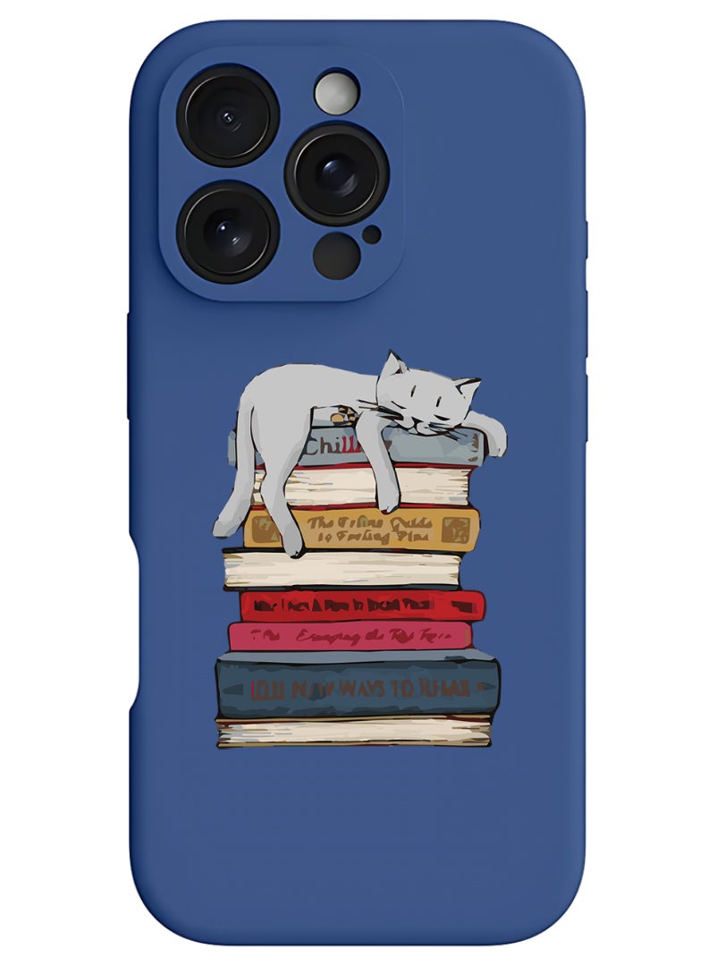 غطاء سليم واقي من السيليكون السائل مع حماية كاملة للجسم مضاد للخدش وصدمات لجهاز iPhone 16 Pro Max باللون الأزرق - قطة على الكتب