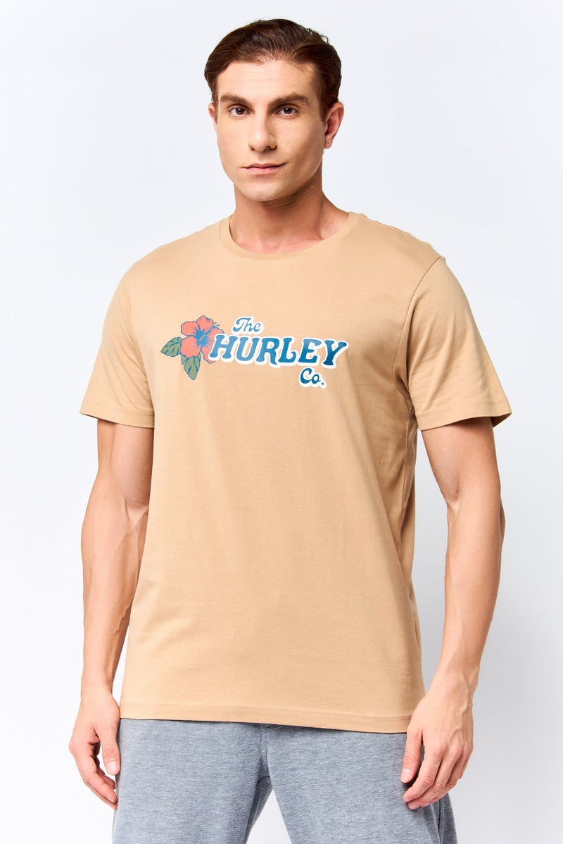 Hurley تي شيرت رياضي للرجال بقصة ضيقة وأكمام قصيرة للأنشطة الخارجية، بني - Image 1