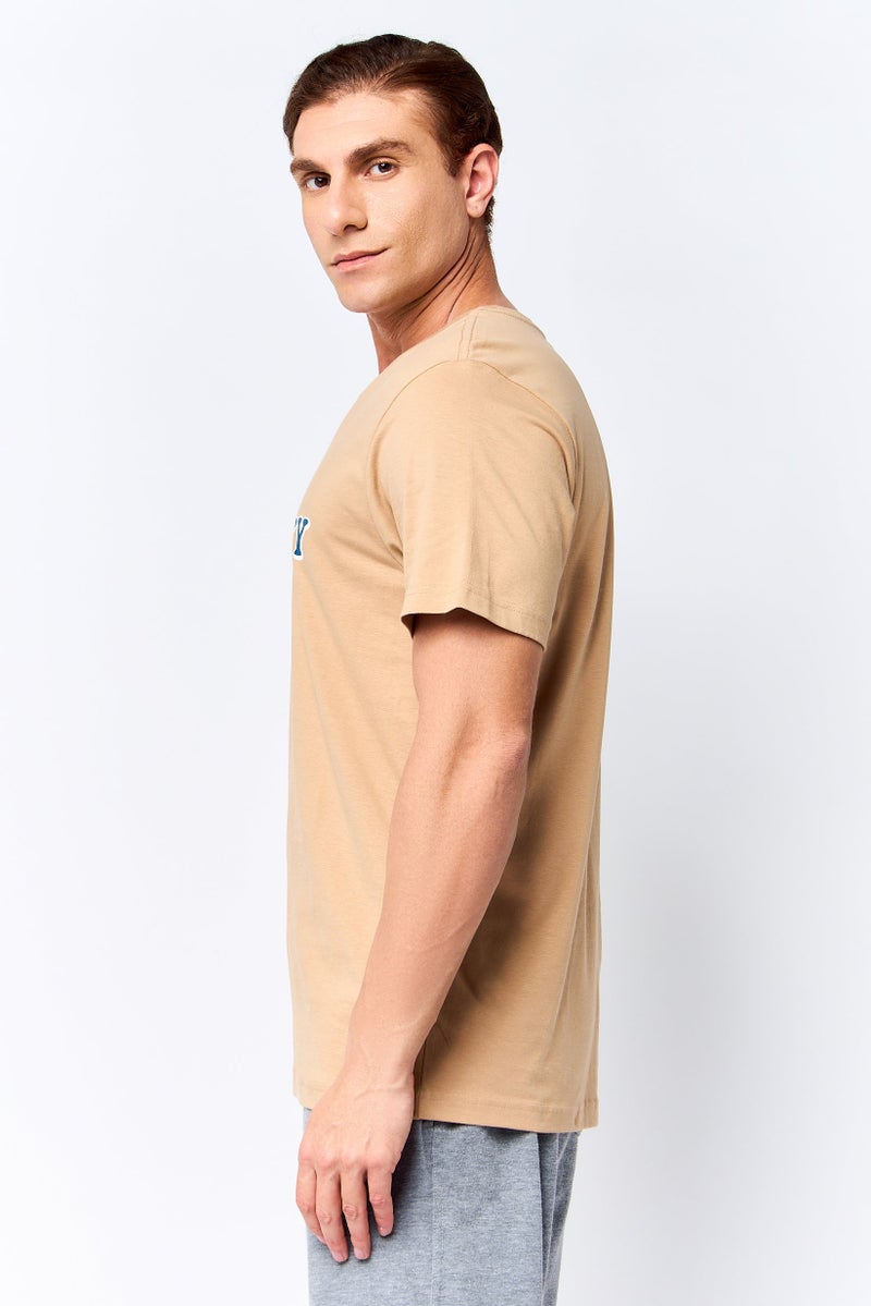 Hurley تي شيرت رياضي للرجال بقصة ضيقة وأكمام قصيرة للأنشطة الخارجية، بني - Image 3