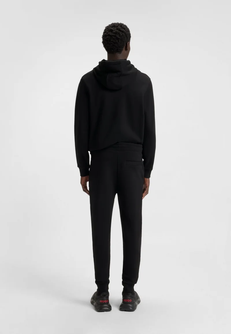 هوجو بنطلون رياضي قطني بتصميم تيري مع شعار أحمر