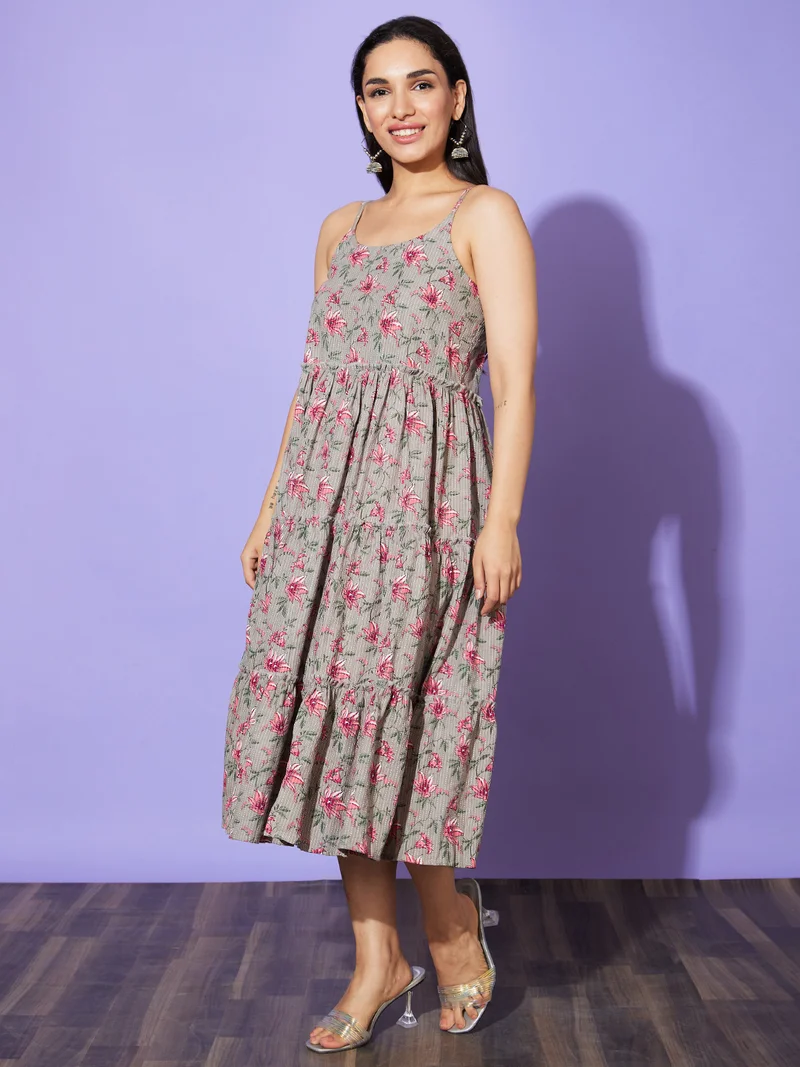 جلو باص فستان قطني نقي بتصميم - وطبعات زهور باللون البيج للنساء