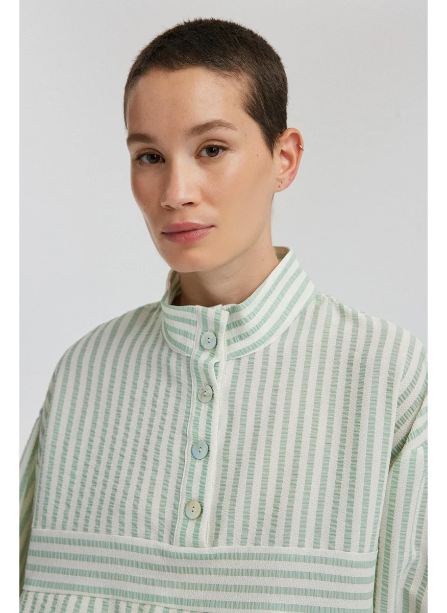 تاتشي Button Detailed High Collar Blouse