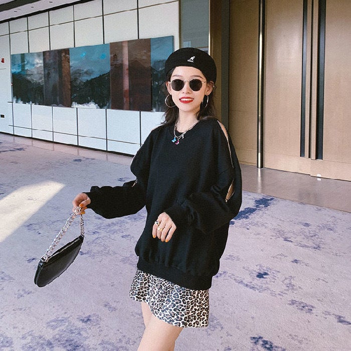 Autumn and Winter long-sleeved off-shoulder zipper sweater womens loose Korean style round neck thin T-shirt womens coat top womens clothing Black  - Image 1