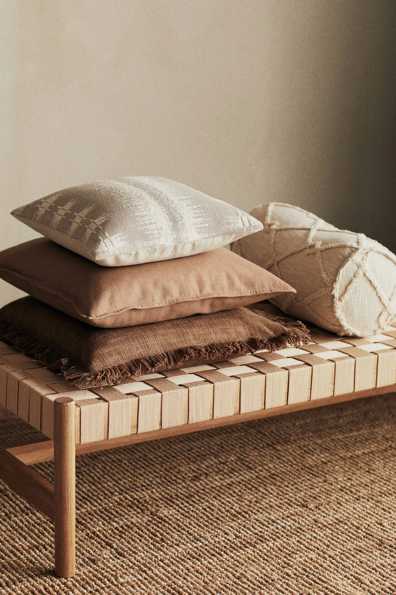 اتش اند ام غطاء وسادة من نسيج بارز الملمس