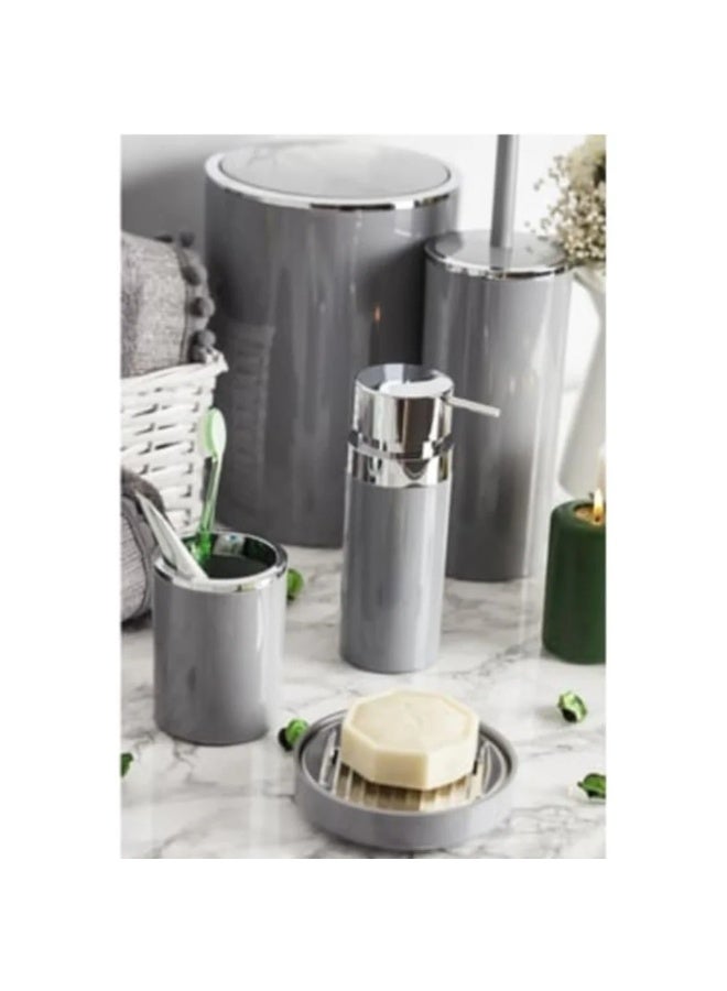 بريمانوفا طقم إكسسوارات حمام ٥ قطع أكريليك بتشطيب كروم – سلة مهملات ٦ لتر، فرشاة مرحاض، موزع صابون، حامل فرشاة أسنان وصينية صابون (رمادي) - Image 2