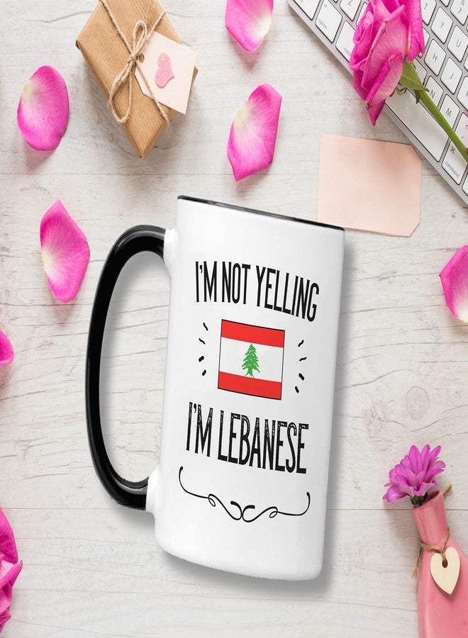 Casitika هدايا لبنانية مرحة من كاسيتيكا. كوب قهوة سيراميك "أنا لبناني، لا أصرخ". فكرة رائعة للرجال والنساء الفخورين بهويتهم اللبنانية، مزين بعلم لبنان. (11 أونصة، مقبض وحافة سوداء) - Image 2
