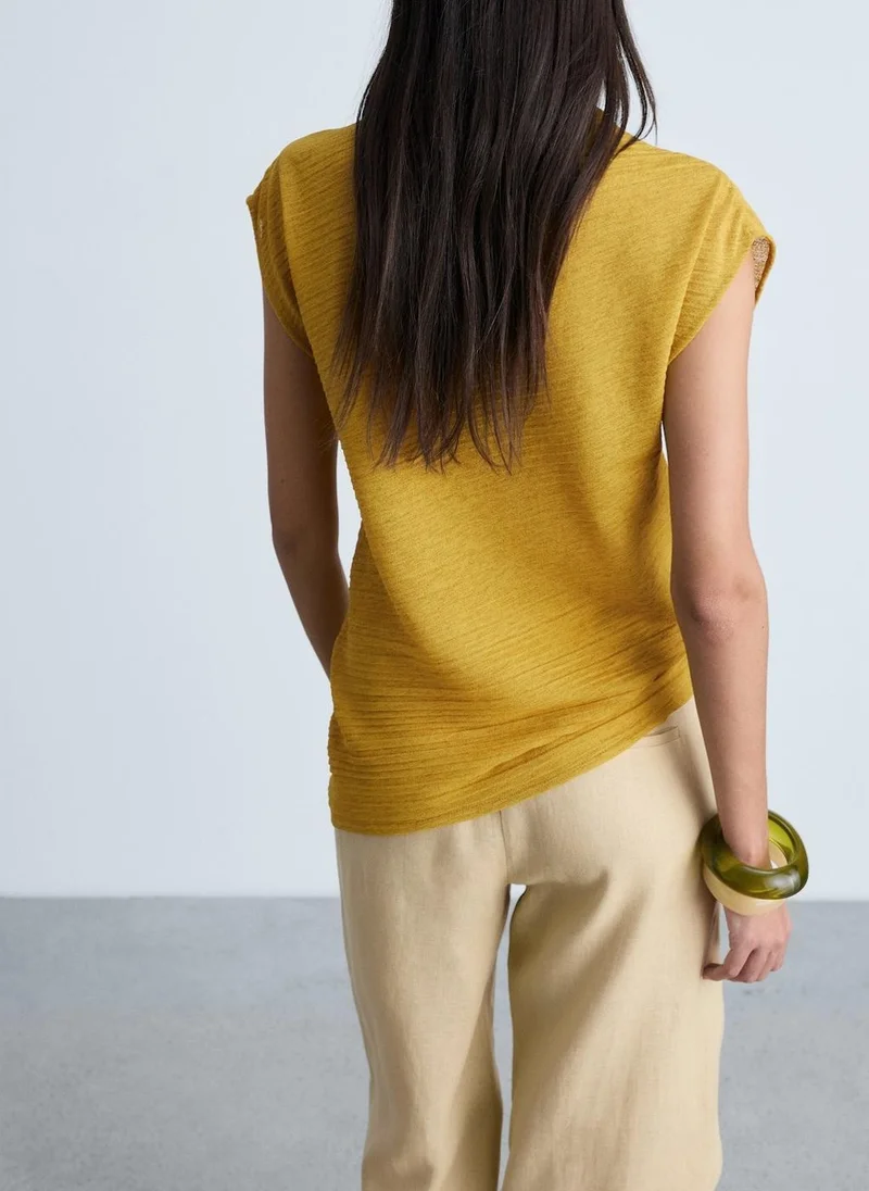 مانجو Asymmetrical Textured Top