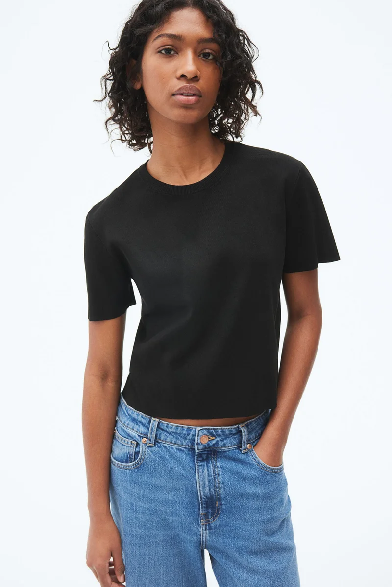 اتش اند ام تي-شيرت محبوك من نسيج فاخر