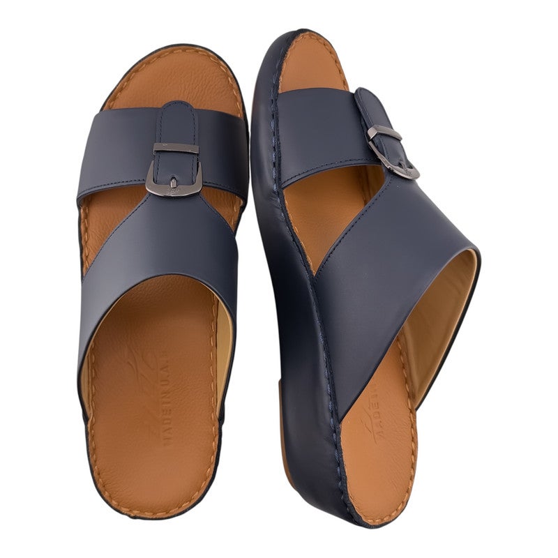 إيت صندل عربي يدوي الصنع للرجال من AET | شبشب رجالي خارجي | شبشب مفتوح من الأمام للاستخدام اليومي | جلد عربي أصلي ناعم مع ابزيم| تصميم عربي جديد| نعل داخلي بني| مريح وخفيف الوزن - Image 2