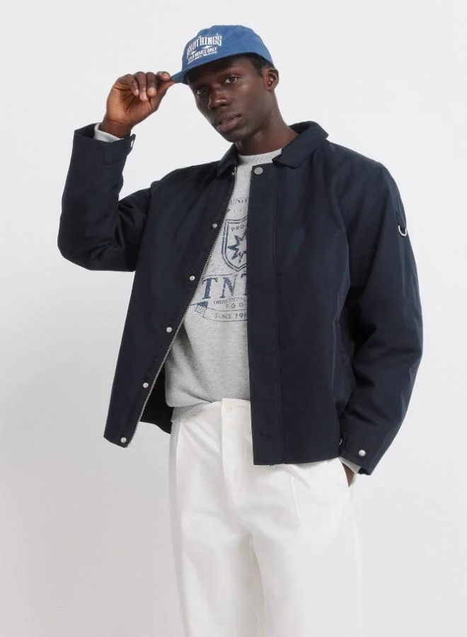 Springfield Trousers in cotton fabric with a straight and comfortable fit. front pockets in seam. back pockets of a piping. pleats at the front. relaxed fit.