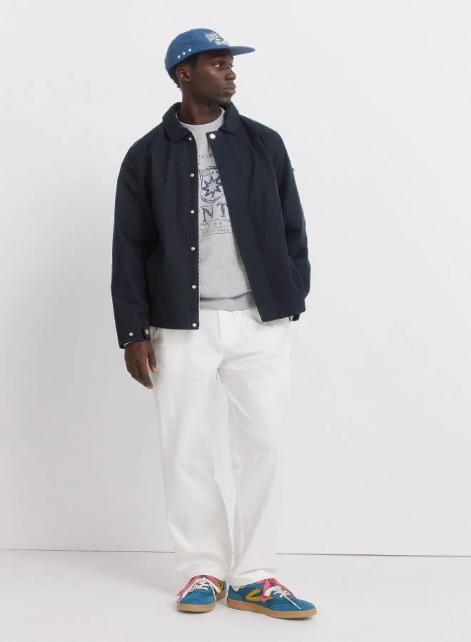 Springfield Trousers in cotton fabric with a straight and comfortable fit. front pockets in seam. back pockets of a piping. pleats at the front. relaxed fit.