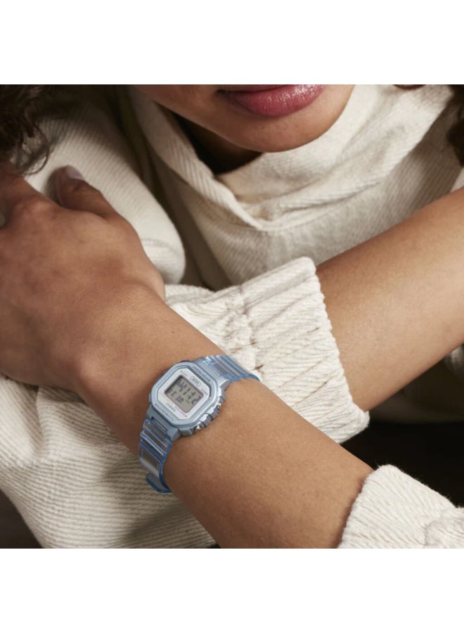 كاسيو ساعة كاسيو LA‑20WHS‑2ADF رقمية، بسوار راتنج شفاف أزرق، إضاءة LED، تصميم نحيف - Image 3