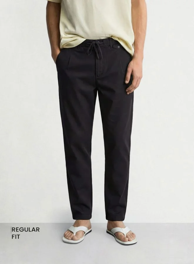 ذا انديان كراج كو Men Regular Fit Solid Cross Pocket Mid-Rise Trousers