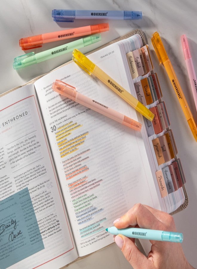 DIVERSEBEE أقلام تظليل الكتاب المقدس ذات الرأسين من دايفرسبي، لا تسيل، مجموعة من 8 أقلام تظليل سريعة الجفاف بألوان متنوعة، أقلام تحديد لطيفة، لوازم مدرسية ومكتبية لدراسة الكتاب المقدس وتدوين الملاحظات، إكسسوارات الكتاب المقدس (باستيل) - Image 3