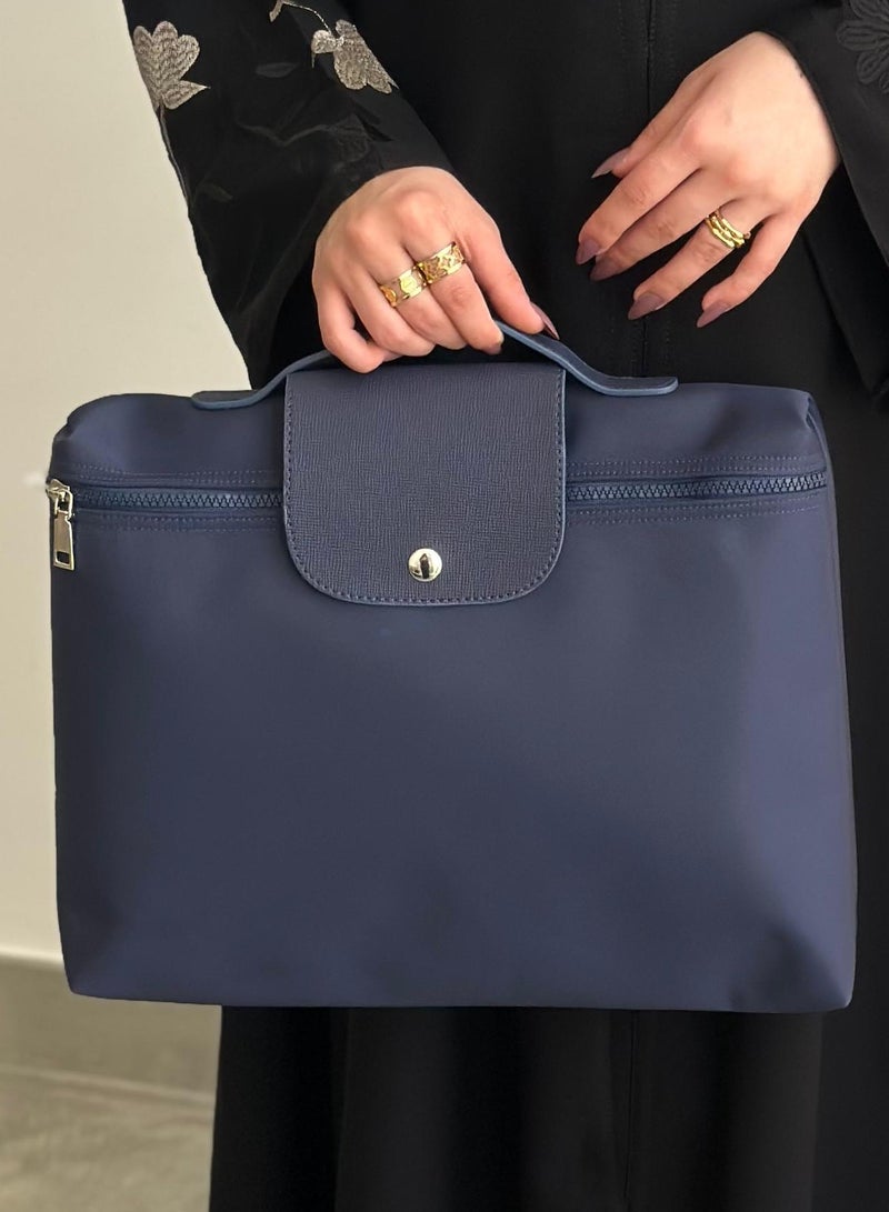 Laptop and iPad bag size 13 - 14 inch distinctive and practical