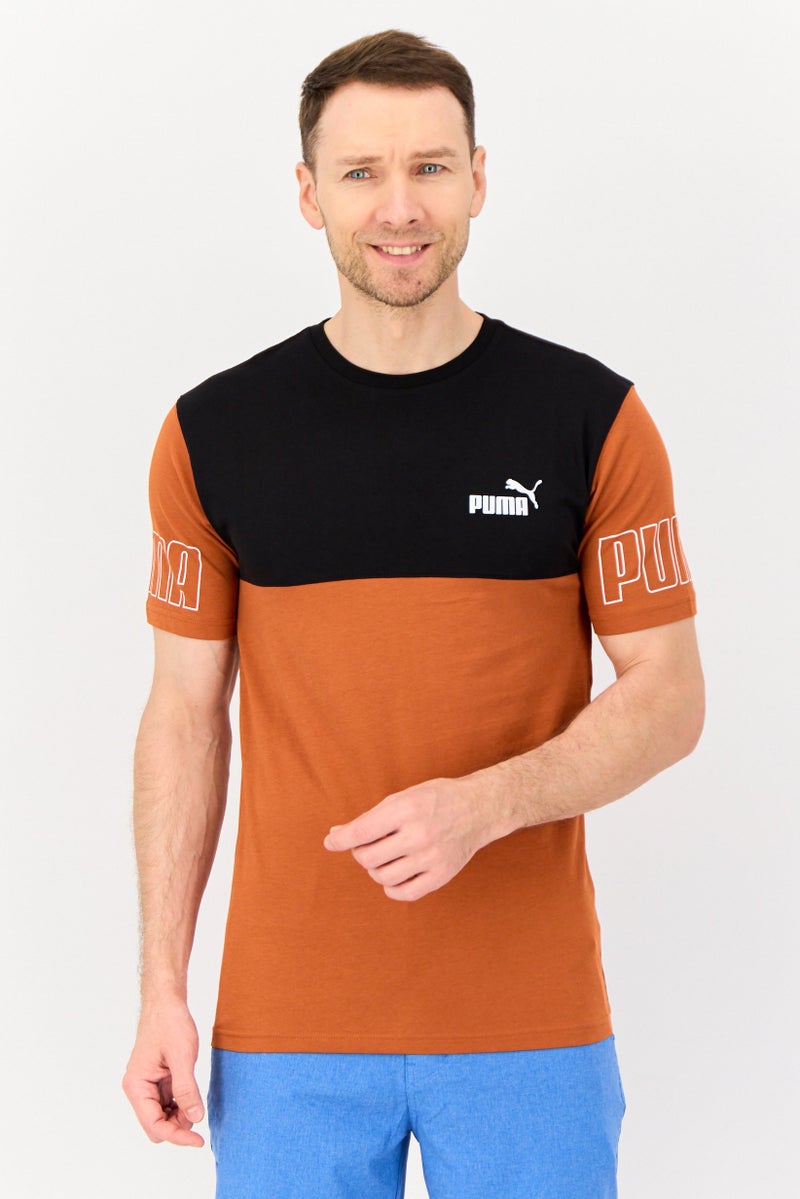 PUMA تي شيرت رجالي بقصة مريحة بأكمام قصيرة بطباعة العلامة التجارية، متعدد الألوان - Image 1