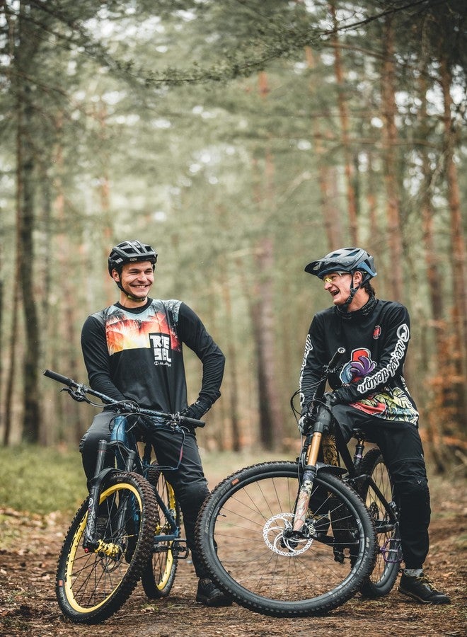 Rie:sel Design Riesel Design - Front bike fender For Face and Suspension Fork Protection - Secure Fit, For Cyclocross and Gravel bikes, Wheel Sizes upto 28" - Criss:Cross - Carbon - Image 3