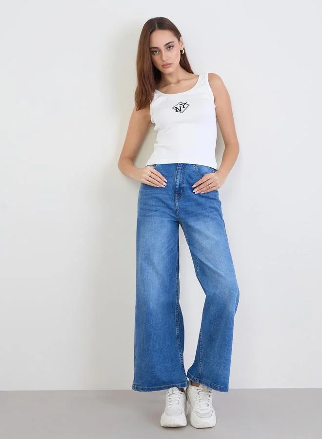 ستايلي توب ضيق مطرز بلا أكمام