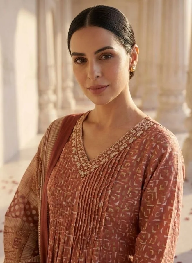 Yuris Women Peach Embroidered V Neck Printed Kurta Set With Bottom & Dupatta