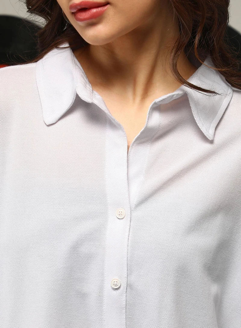 Campus Sutra Women's Daisy White Solid Oversized Shirt | نسائي | طوق منتشر | أكمام طويلة | نمط صلب | كاجوال ويومي | قميص واسع