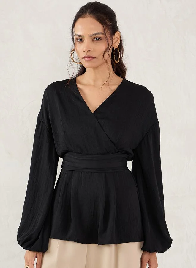 فيميلا بلوزة بنمط لف وأكمام بالون