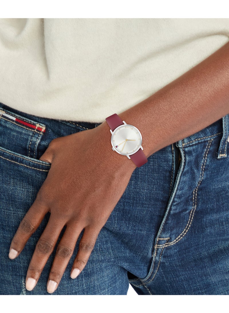 TOMMY HILFIGER ساعة يد نسائية فضية بيضاء ذات هيكل دائري - 1782763 - Image 4