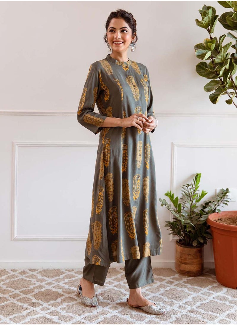 ISHIN Women's Bottle Green Rayon Printed Tunic Full Length Palazzo Straight Fit Kurta Set  - Image 5