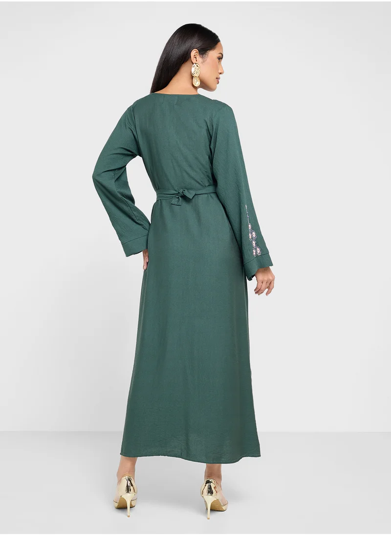 هيا كلوزيت Emroidered Belted Jalabiya