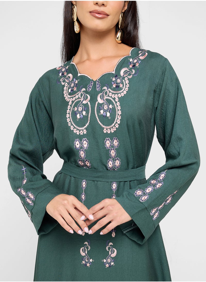 hayas closet Straight Sleeve Crew Neck Embroidered Abaya  - Image 3