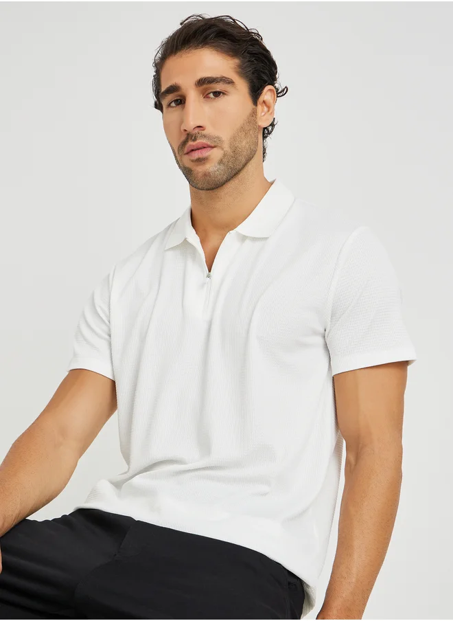 ستايلي Styli Men White Textured Zip Front Relaxed Fit Polo T-Shirt