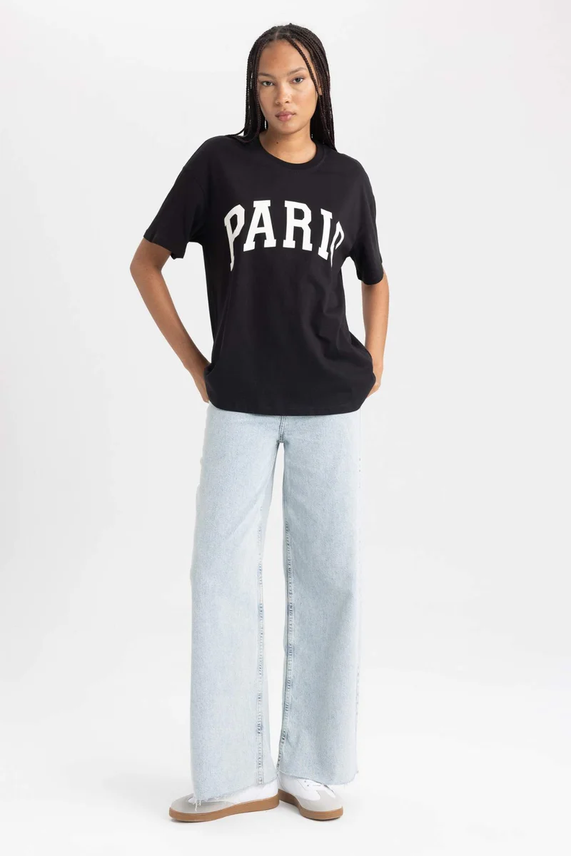 ديفاكتو Oversize Fit Crew Neck Short Sleeve T-Shirt