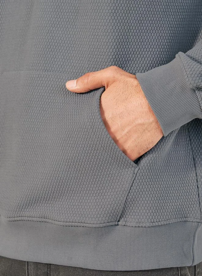 ستايلي هودي بقصة بوكسي مع جيوب كانجارو