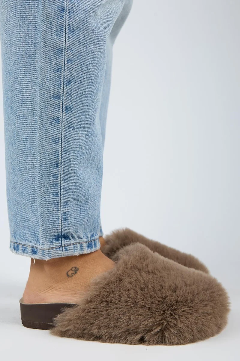 Manijero Manijero Gaye Women's Plush Flat Dark Mink Slippers