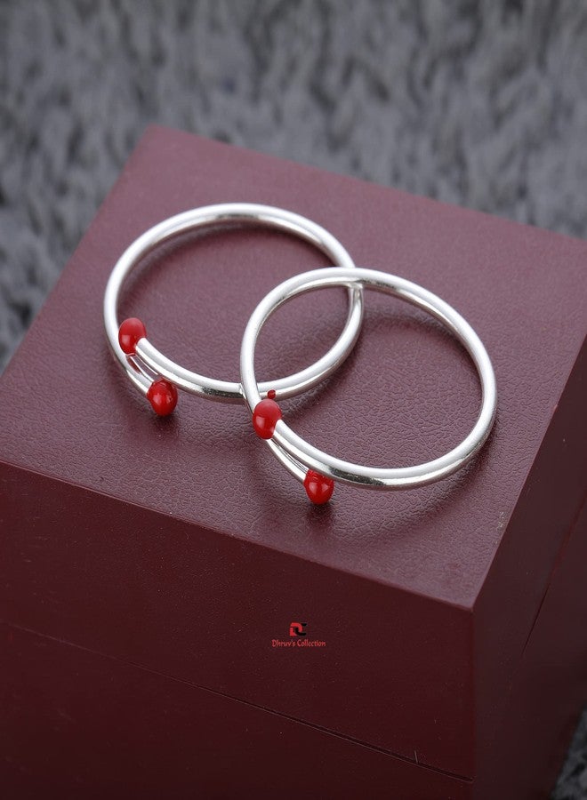 DHRUVS COLLECTION مجموعة DHRUVS الحصرية: زوج من أساور كادا/بانجل للأطفال من الفضة الخالصة عيار 925 قابلة للتعديل للجنسين مع كرات حمراء اللون للأطفال حديثي الولادة من الأولاد والبنات (من حديثي الولادة إلى عمر سنة واحدة). - Image 2
