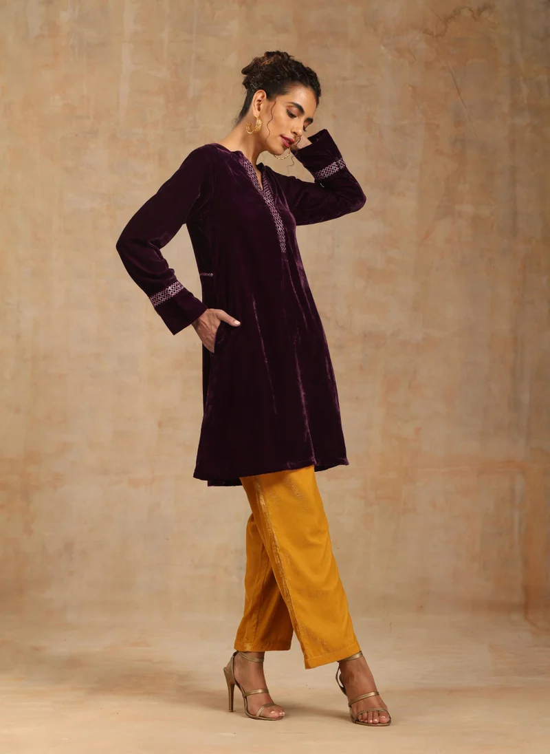 ترو برونز طقم مخملي خمري مطرز من