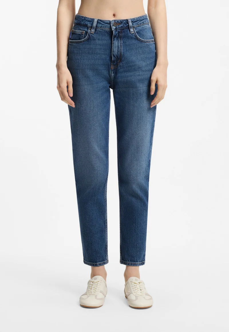 Mom jeans in medium-blue stretch denim