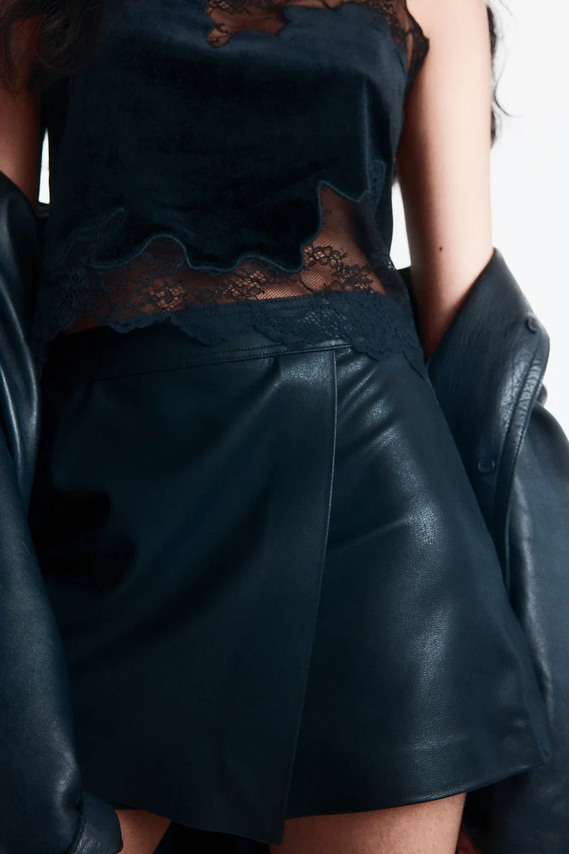 اتش اند ام تنورة بتصميم ملفوف