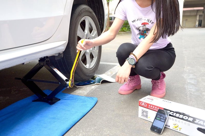 Alark جاك رفع مقص ثقيل من ألارك بقدرة 1 طن للسيارات - جاك هيدروليكي محمول للمرآب وحالات الطوارئ على الطريق مع مقبض التوفير القوي - Image 3