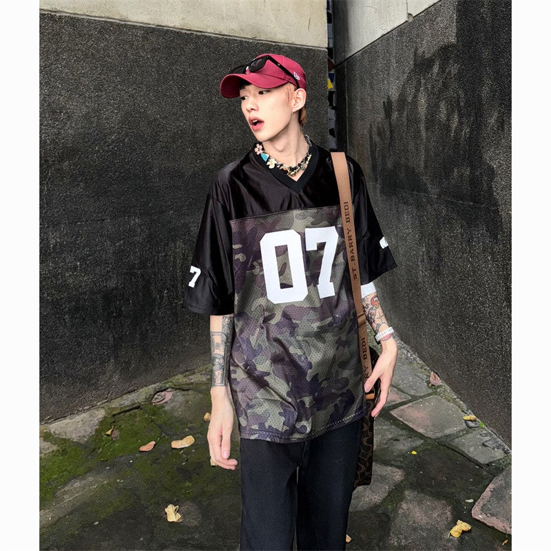 تي شيرت فضفاض بأكمام قصيرة على طراز الهيب هوب القديم للرجال والنساء 2025 صيف جديد أسلوب أمريكي شارع عالي قبة على شكل V بأكمام نصفية بلون تمويه - Image 5