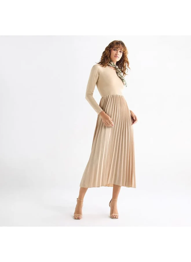 FAV Pleated Dress with Round Neck and Long Sleeves