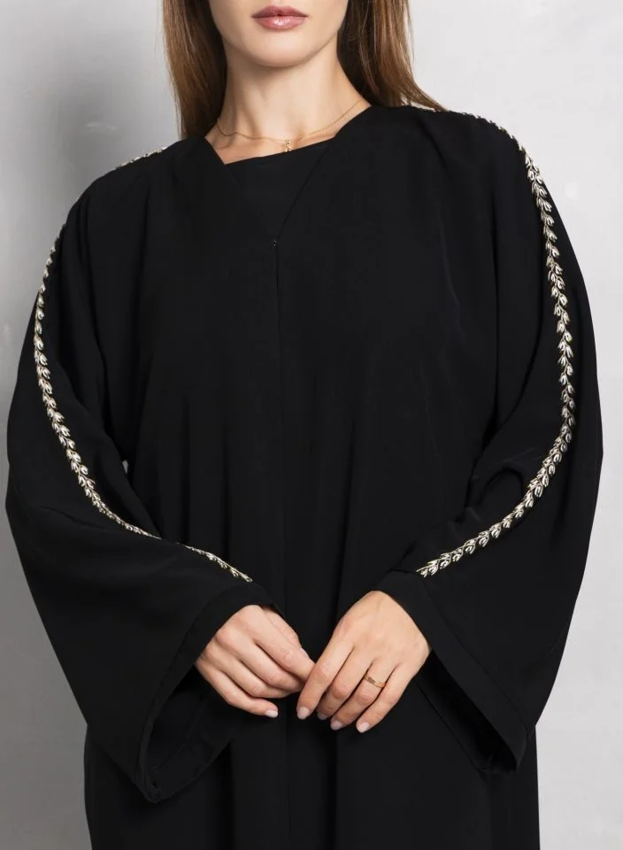 Nikias Soft crepe with thread work on sleeves