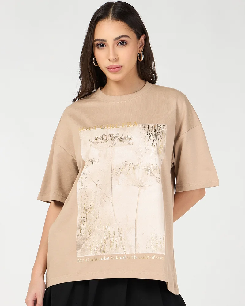 بيواكوف تيشيرت نسائي فضفاض بطبعة جذور الزنجبيل بلون بني ناعم