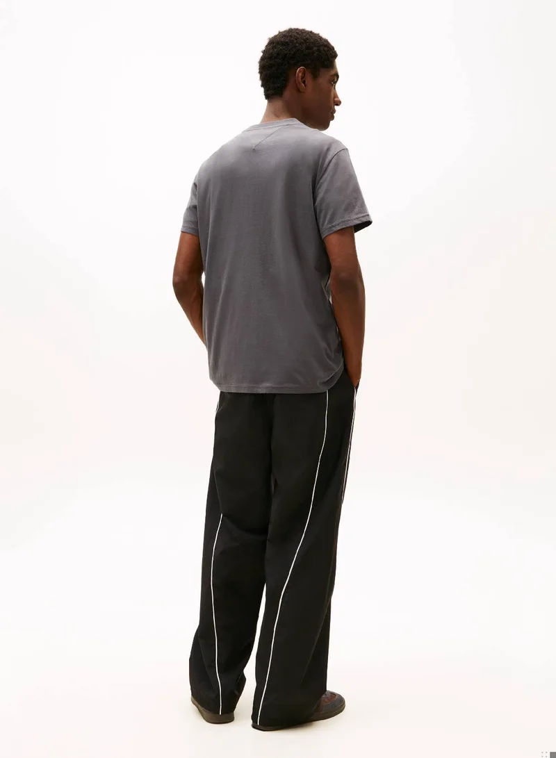 تومي جينز تيشيرت بفتحة رقبة دائرية وشعار وقصّة سليم