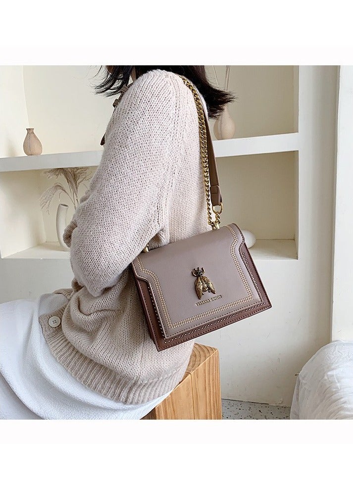 حقيبة كتف بتصميم نحلة مزخرفة على شكل نحلة بتصميم عصري جديد، حقيبة مربعة، حقيبة كروس بودي مزخرفة بسلسلة معدنية، محفظة من قماش البولي يوريثان المقاوم للماء بلون سادة، مناسبة للسفر والتسوق وإهداء الأم هدايا المهرجانات