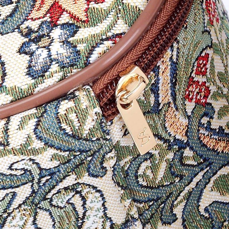 سينار حقيبة أدوات تجميل نسائية من Signare Tapestry بتصميم زهرة الزنبق الذهبي من ويليام موريس (TOIL-GLILY) - Image 5